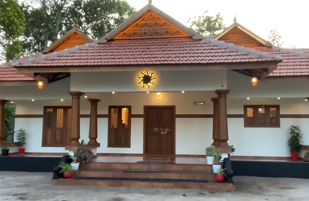 Naaluketu With Athamkudi Tiles